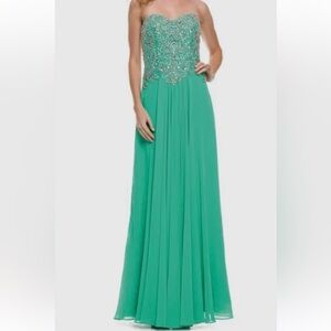 Chic Strapless Green Gown
